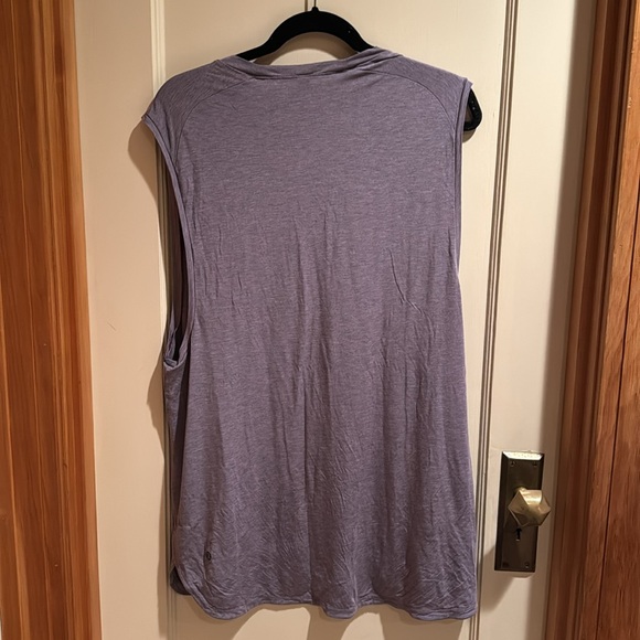 Lululemon tank size L EUC (only worn once) - Picture 3 of 3
